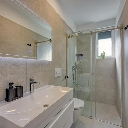 Monika&jozsef Guest house *