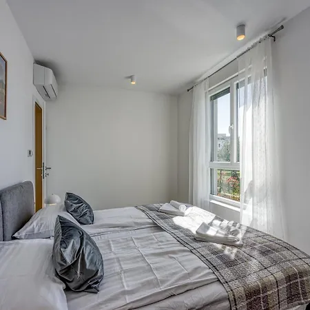 Monika&jozsef Πόρετς